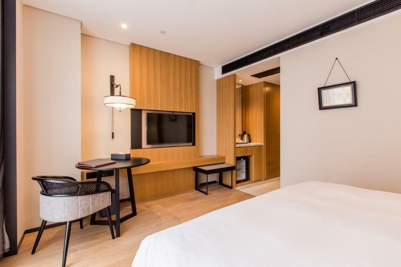 Howard Johnson By Wyndham Life Zhuoyuan Ningbo Bagian luar foto