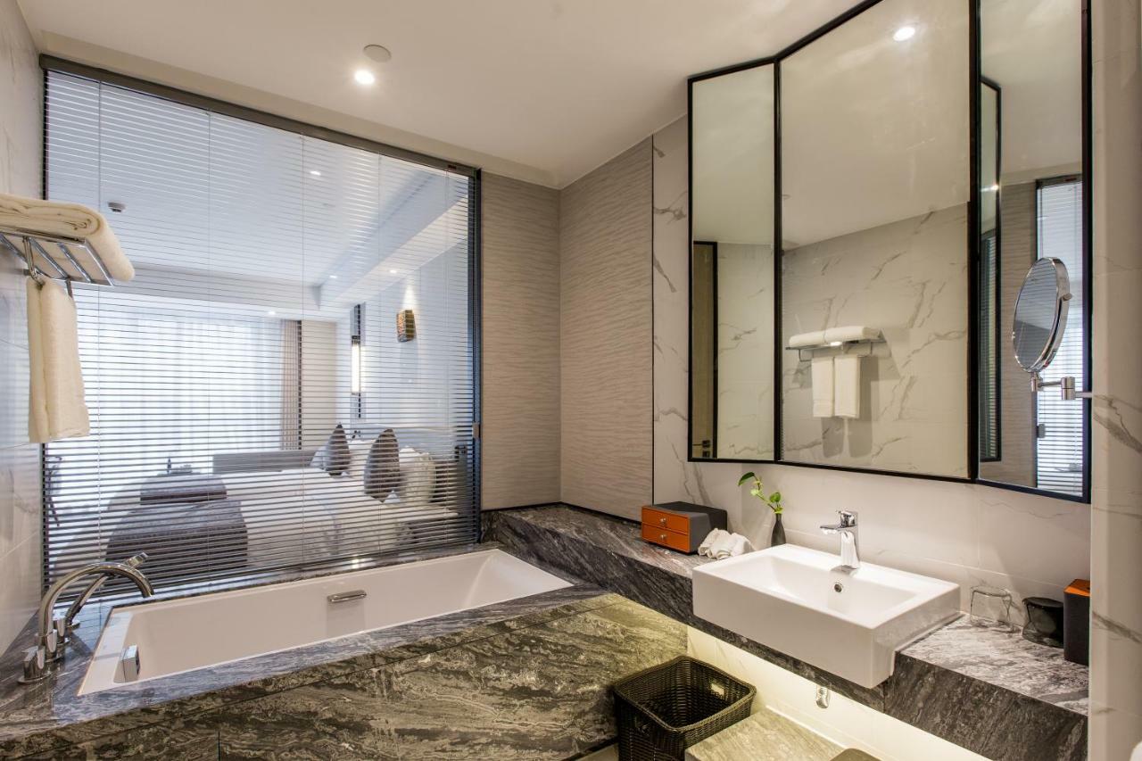 Howard Johnson By Wyndham Life Zhuoyuan Ningbo Bagian luar foto