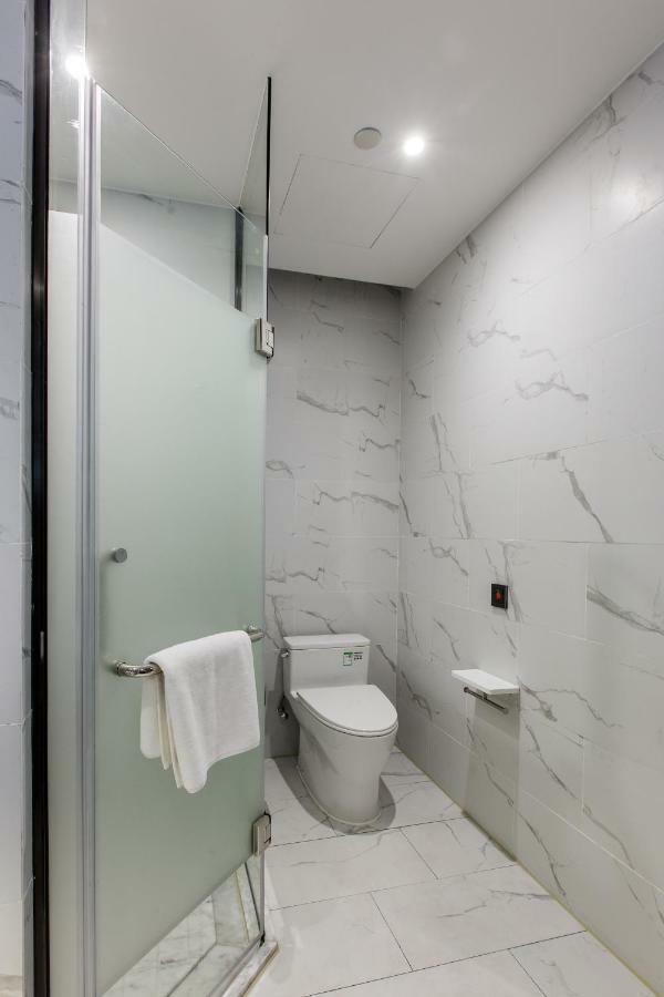 Howard Johnson By Wyndham Life Zhuoyuan Ningbo Bagian luar foto