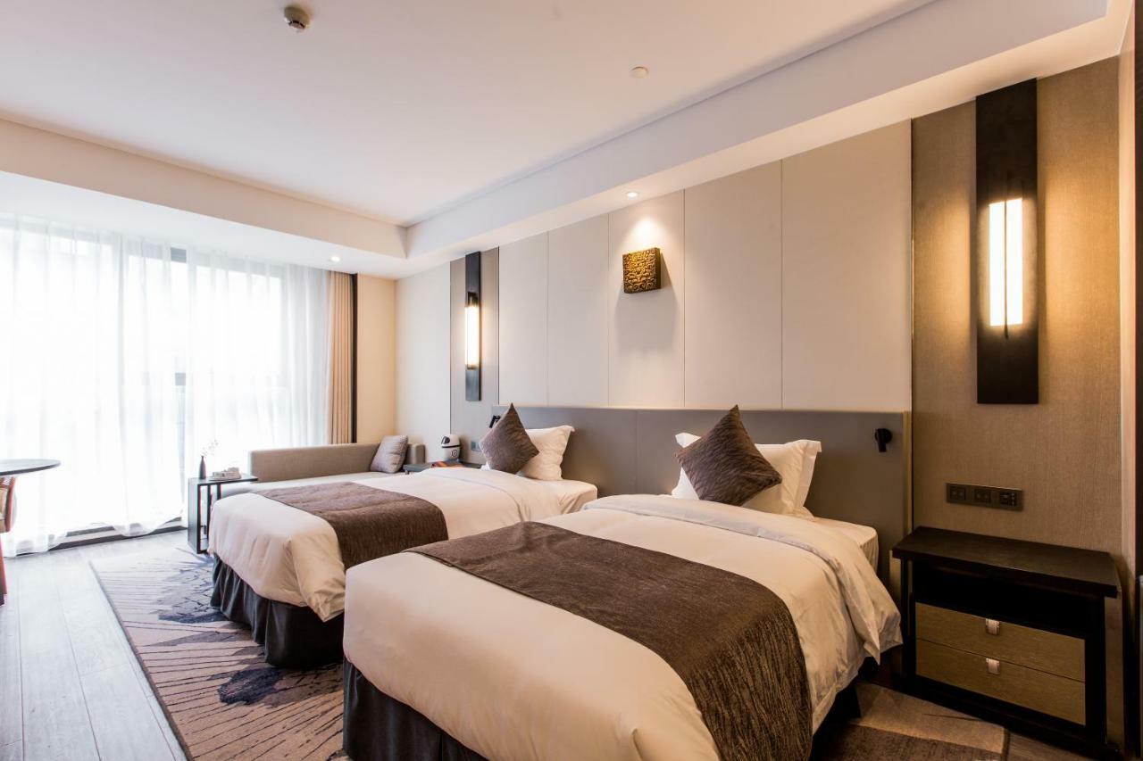 Howard Johnson By Wyndham Life Zhuoyuan Ningbo Bagian luar foto