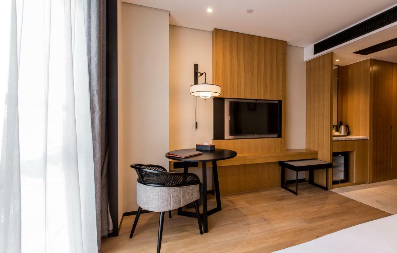 Howard Johnson By Wyndham Life Zhuoyuan Ningbo Bagian luar foto