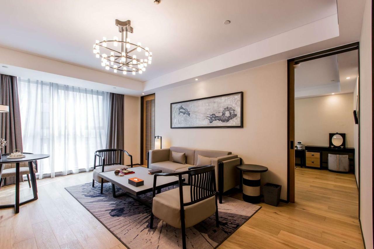 Howard Johnson By Wyndham Life Zhuoyuan Ningbo Bagian luar foto
