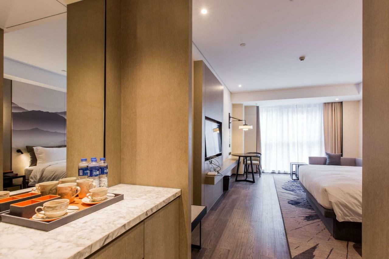 Howard Johnson By Wyndham Life Zhuoyuan Ningbo Bagian luar foto
